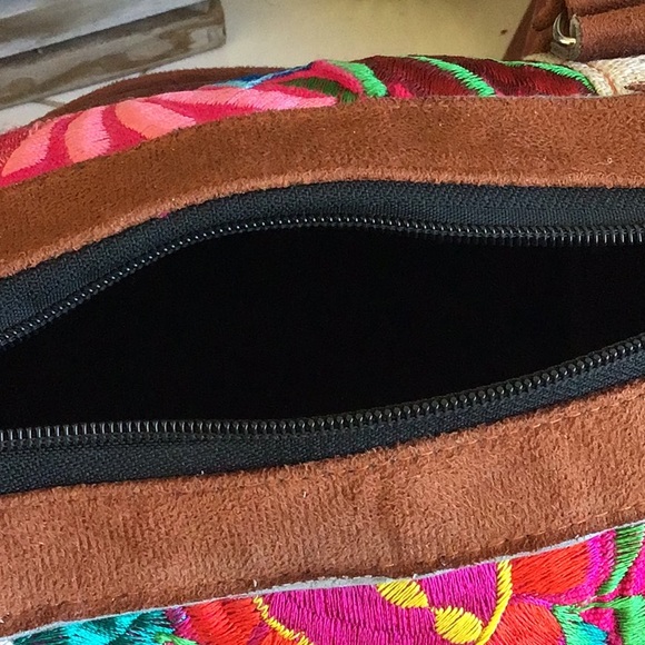 ‘Roatan’ Colorfully Embroidered Crossbody/Purse - Picture 4 of 7